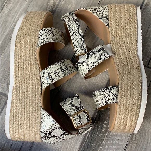 Espadrilles - Picture 2 of 4